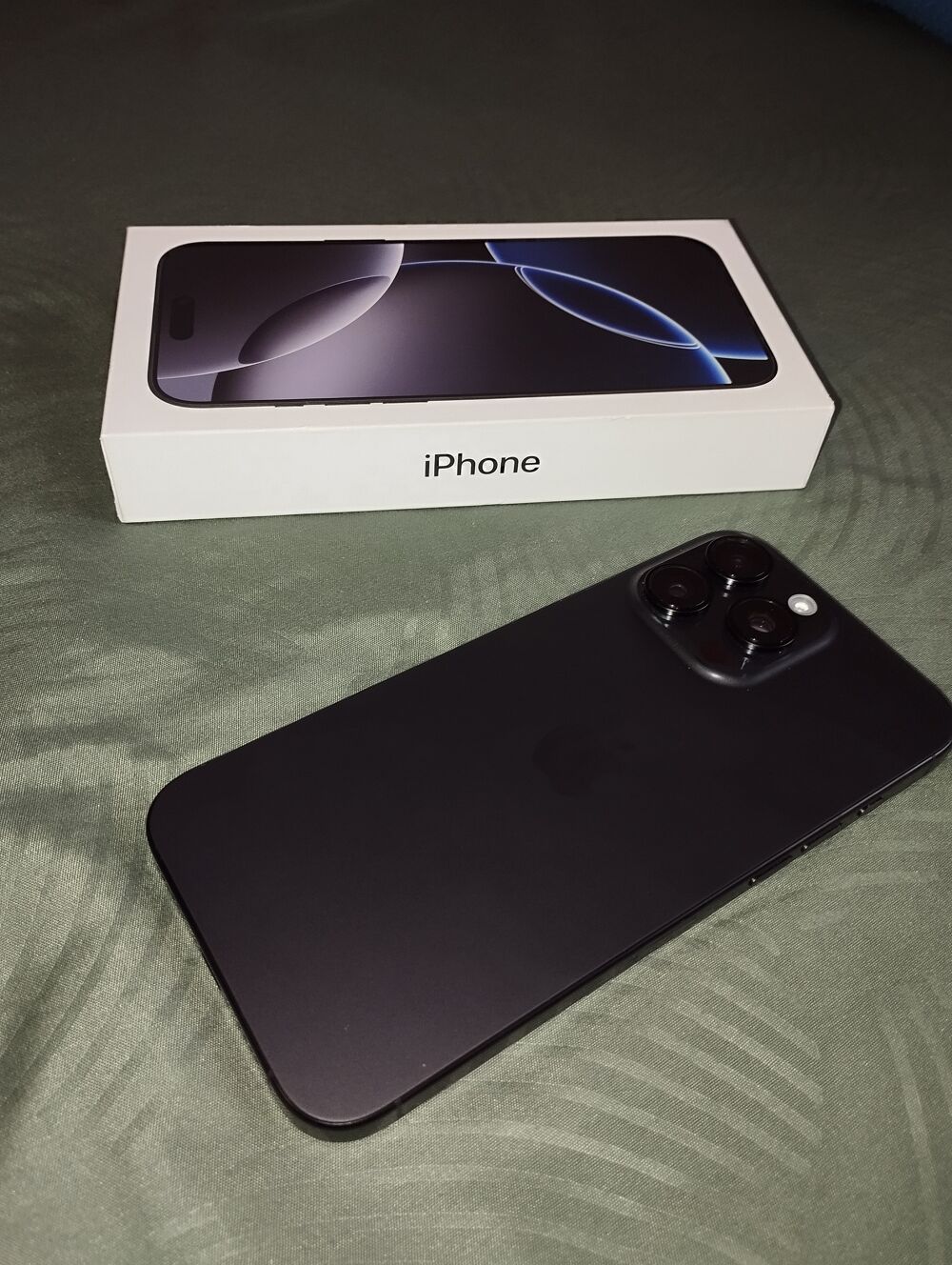 IPhone 16 Pro Max 256 Go Noir ? Comme Neuf T�l�phones et tablettes