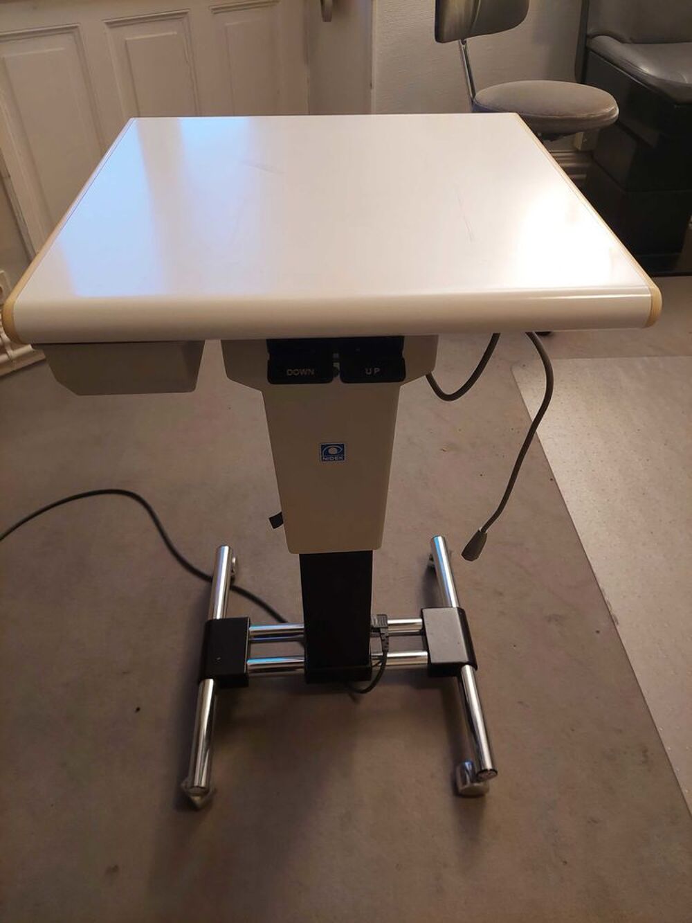 Table++NIDEK+&agrave; +&eacute;l&eacute;vation+&eacute;lectrique Matériel informatique