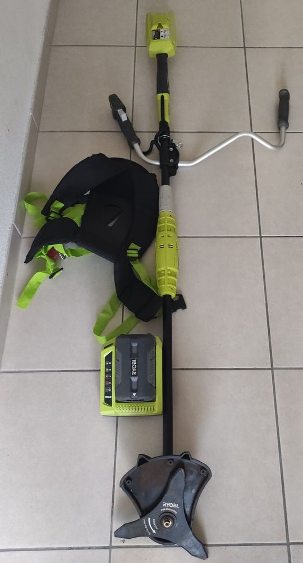 Kit outils de jardin &eacute;lectronique portatif RYOBI Jardin