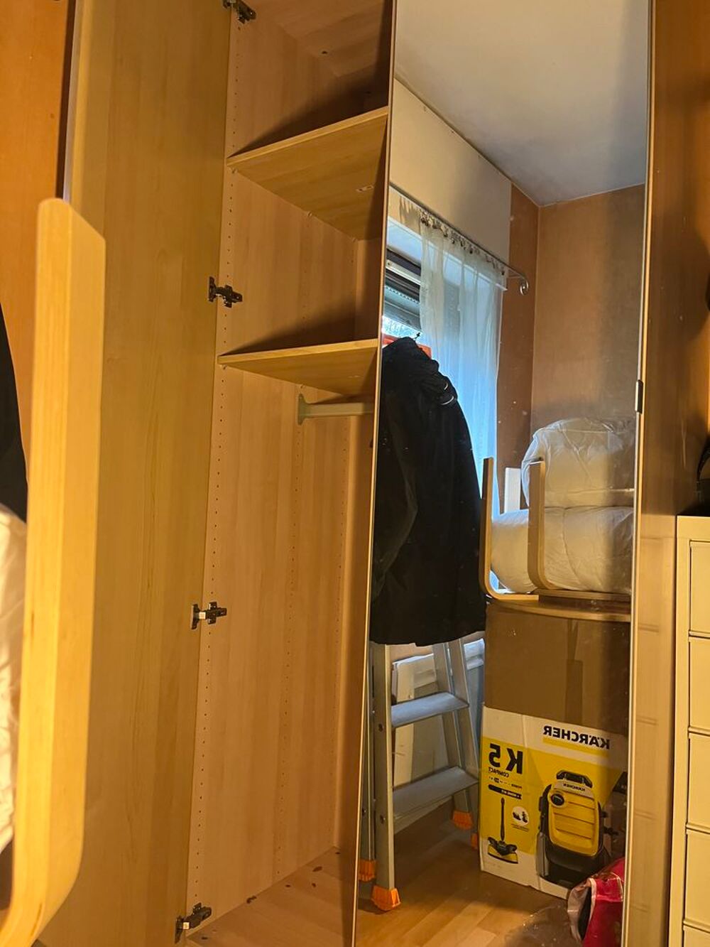 Armoire IKEA deux portes dont une miroir Meubles