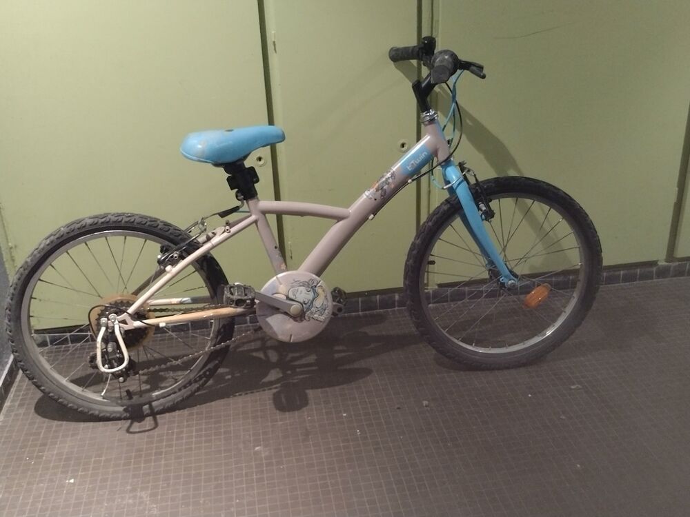 V&eacute;lo enfant bleu et beige Vélos