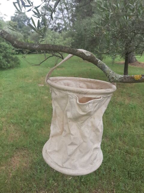 VACHE A EAU MILITAIRE.OU SEAU TOILE CAMPING Nîmes (30)