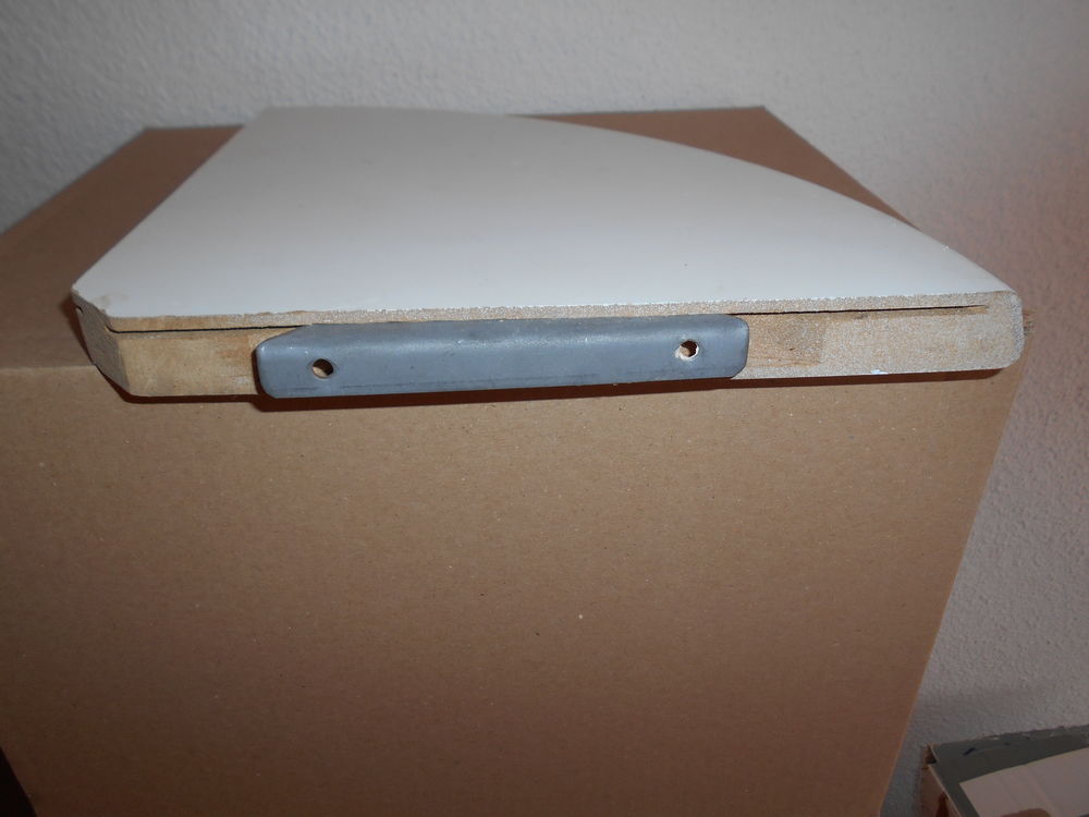Etag&egrave;re d'angle maurale en bois Bricolage