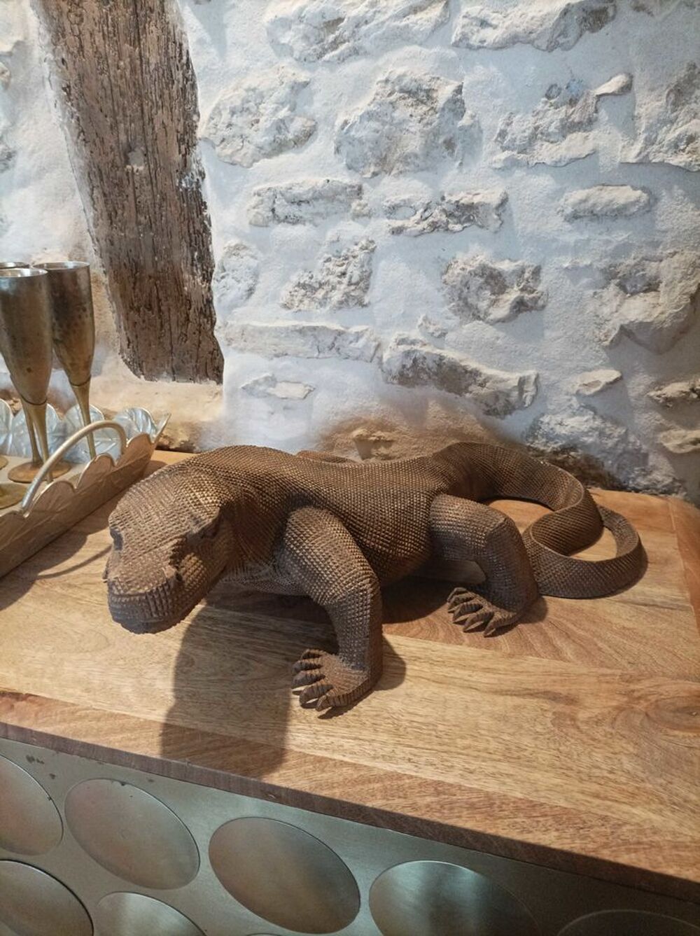 l&eacute;zard en bois assez grand Décoration