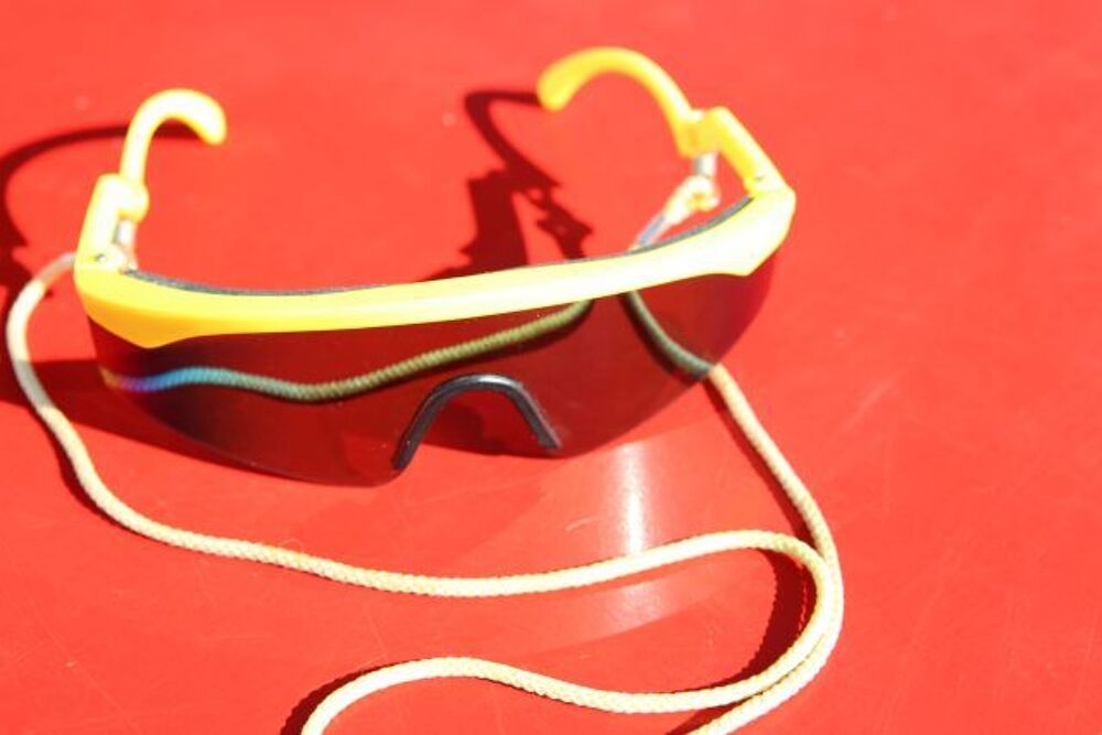 Paire de lunettes Polaris&eacute;es Bijoux et montres