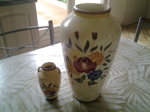 Lot de 2 vases anciens motif fleurs 25 Faches-Thumesnil (59)