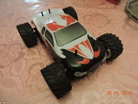 Auto ACME avec moteur brushed 250 La Vicomt�-sur-Rance (22)