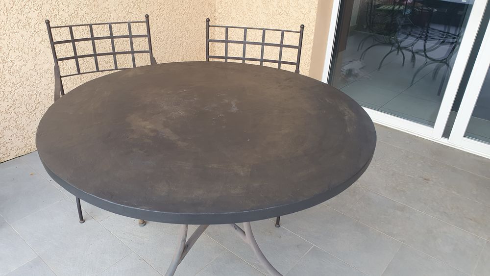TABLE ET FAUTEUILS DE JARDIN Jardin