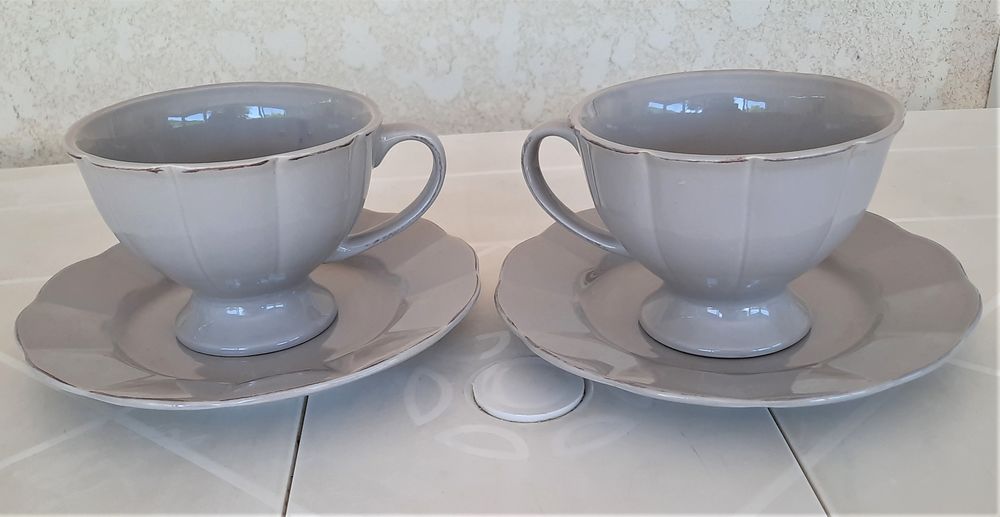 2 Tasses &agrave; d&eacute;jeuner avec soucoupes Cuisine