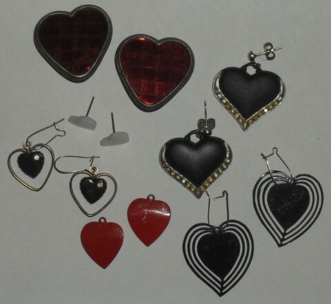 5 paires de boucles d'oreilles th�me c?ur 18 Montreuil (93)
