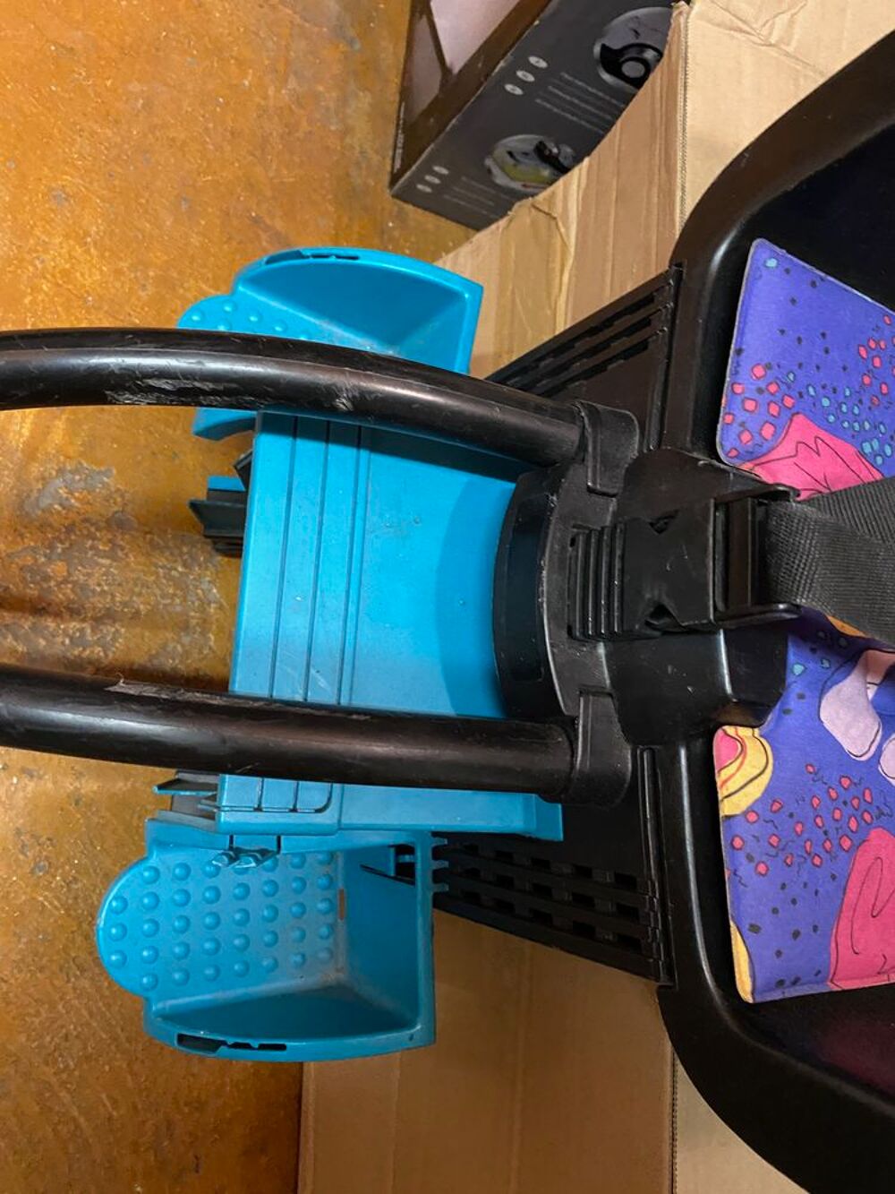 hamac v&eacute;lo enfant bleu 
marque Hamax jusqu'&agrave; 22 kilos 
si&egrave;g Puriculture