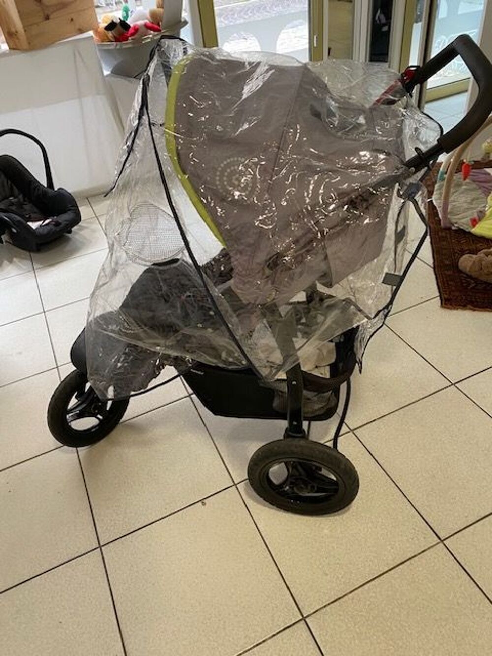 Poussette Trio Crosswalk Base isofix &agrave; Montauban Pu�riculture