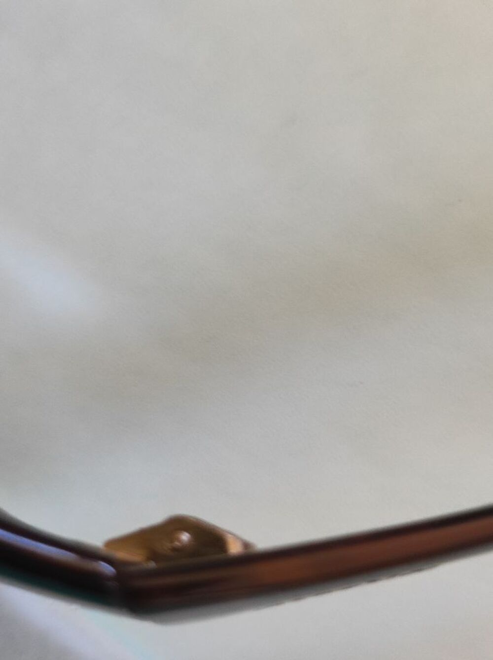 Magnifique paire de lunettes Vintage 
Chanel avec strass 