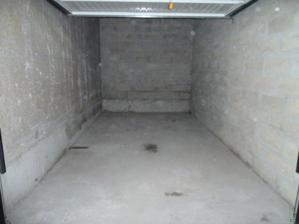 Vente Parking/Garage garage fermé de 13 m2 et de 32 m3. Hauteur plafond 3m. La seyne-sur-mer