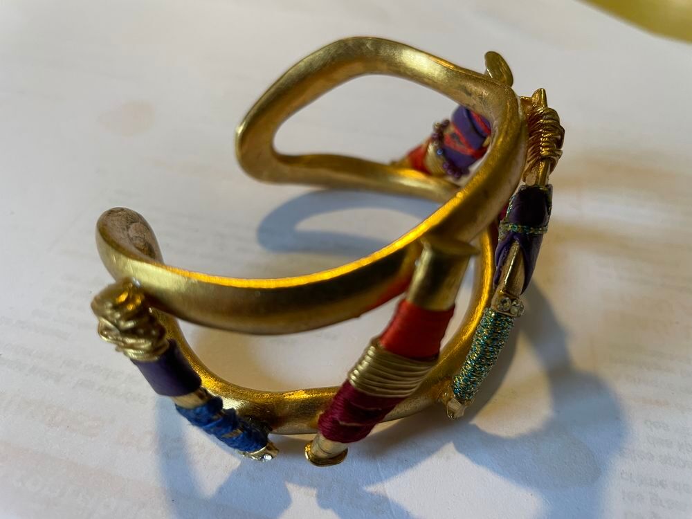 Bracelet branche rigide dor&eacute;Passementerie multicoloreLACROIX Bijoux et montres