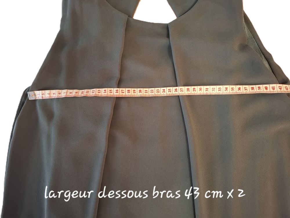 Jolie robe voile polyester forme trap&egrave;ze Vtements
