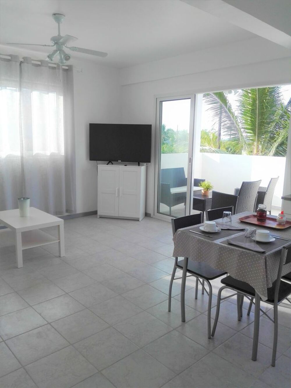 Location Appartement F3 ETAGE STANDING A 50 M DU LAGON DE PUNAAUIA A TAHITI Polynésie française