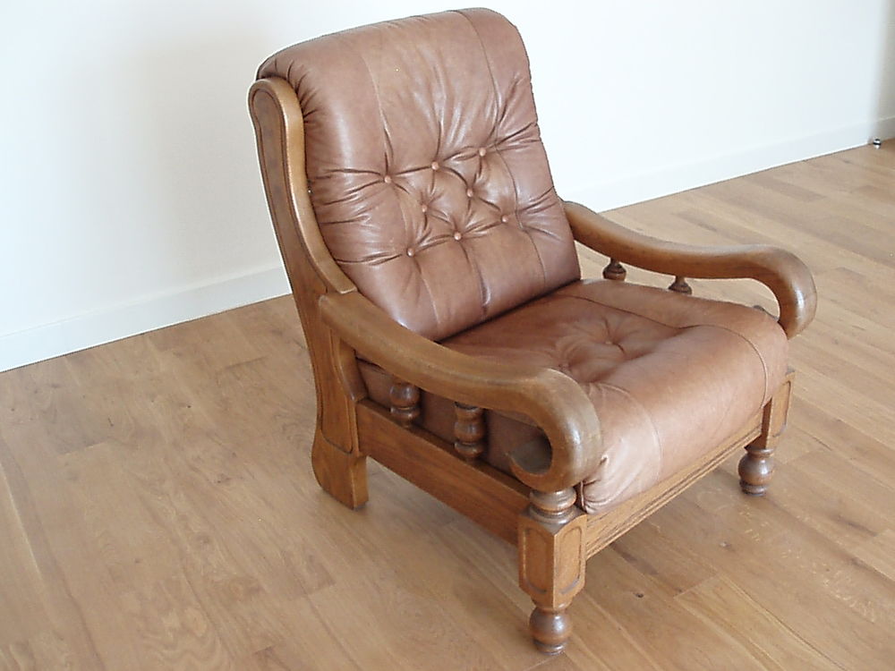 Fauteuil ch&ecirc;ne massif et cuir. Meubles