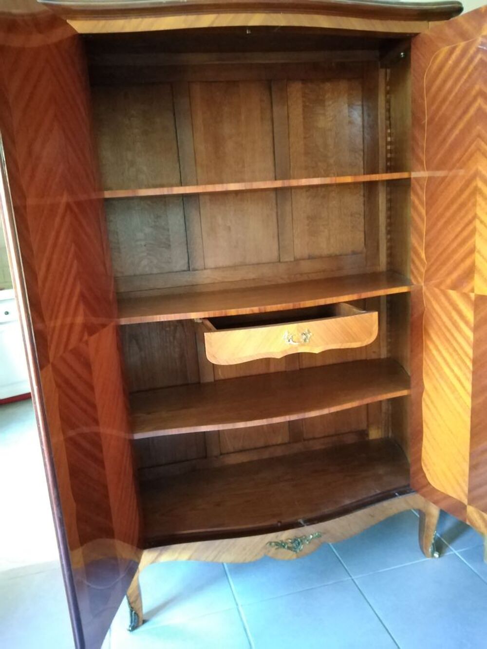 Armoire laqu&eacute;e (marqueterie vernie au tampon) Meubles