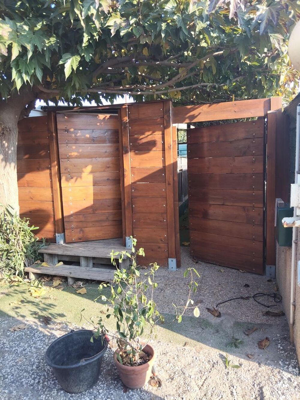 Palissade bois robuste 2 portes. Meubles
