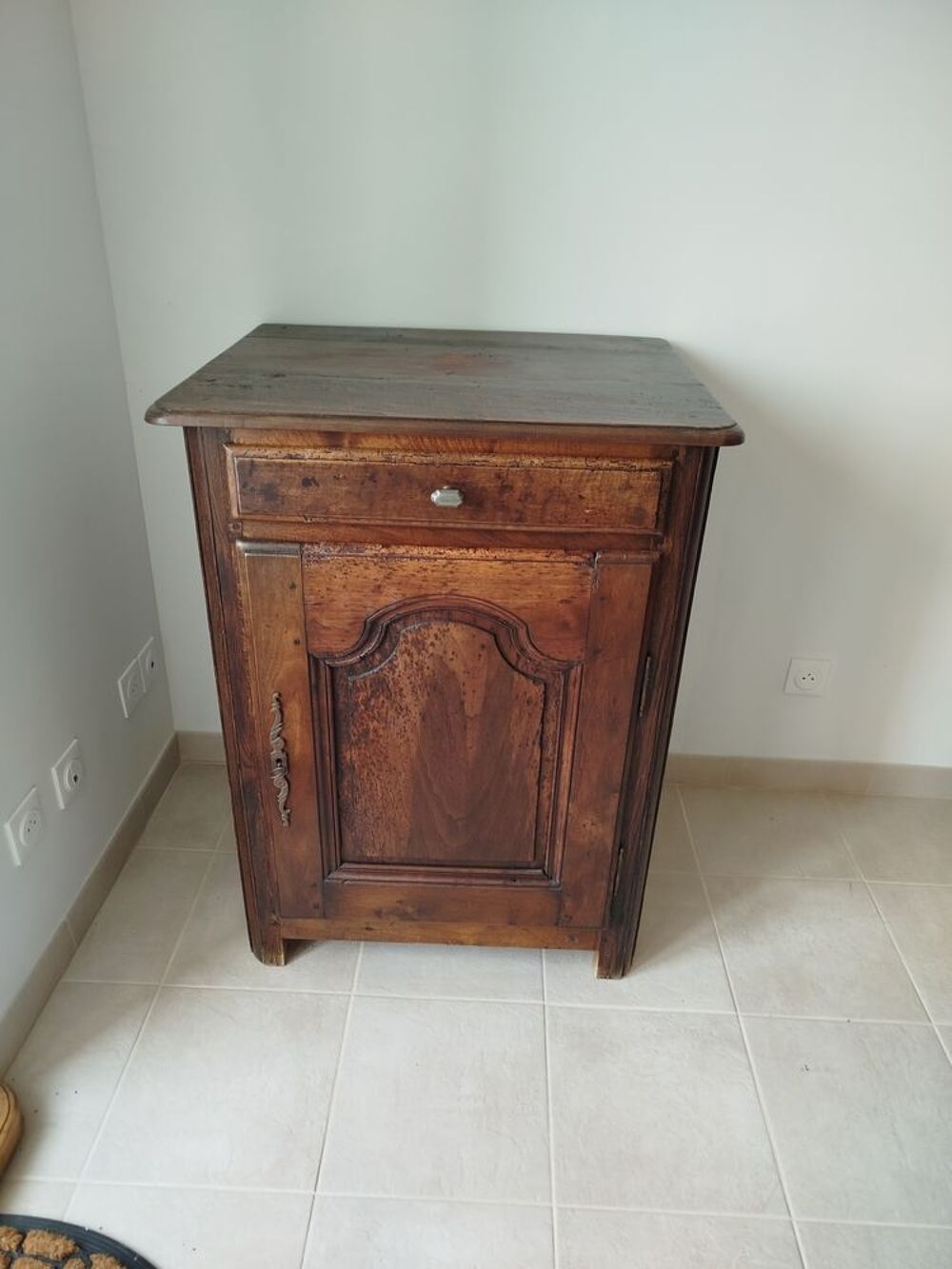 Confiturier ancien en noyer H 101 cm l 76 cm pro
60 cm Meubles