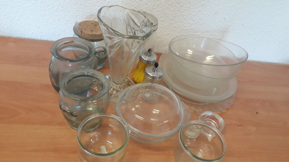 lot de vases et bocaux divers, le lot en photo 10euros Cuisine