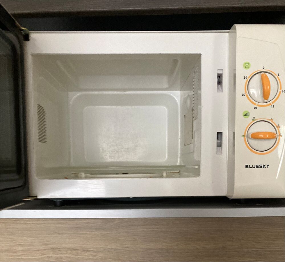 Microondes bon &eacute;tat de marche Electroménager
