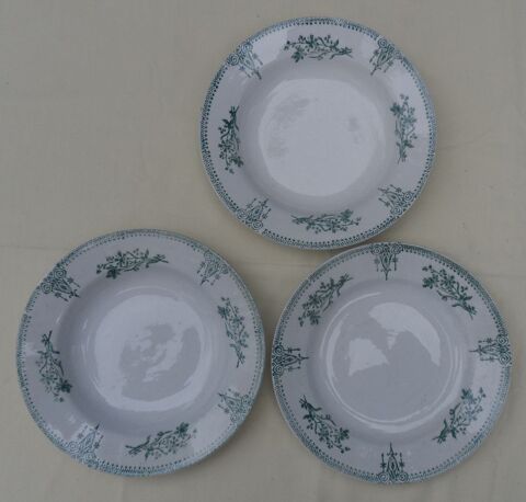 3 assiettes de Saint Amans en C�ramique France 2 + 1
20 Castries (34)
