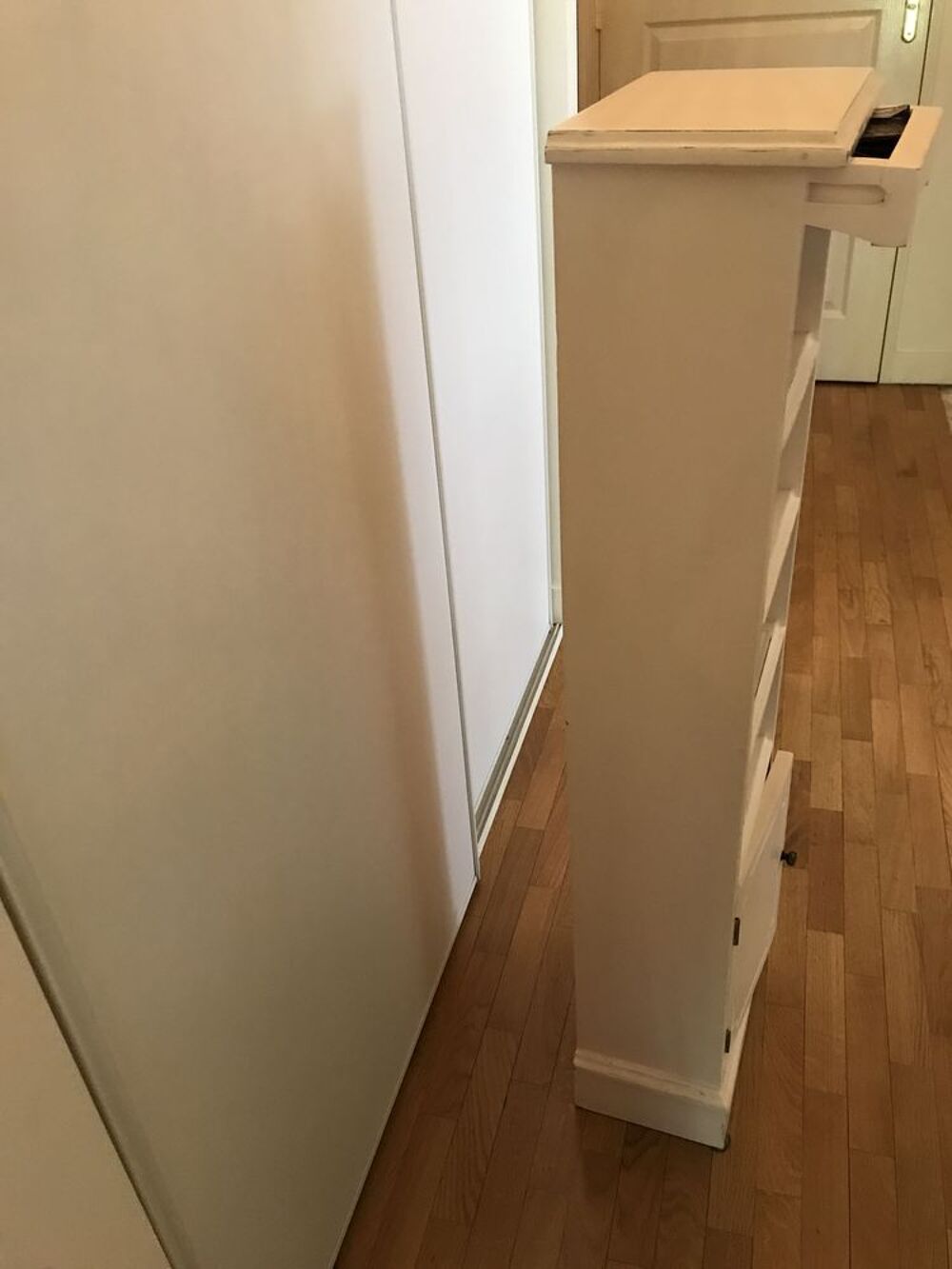 Petit meuble colonne bois massif blanc effet vieilli Meubles