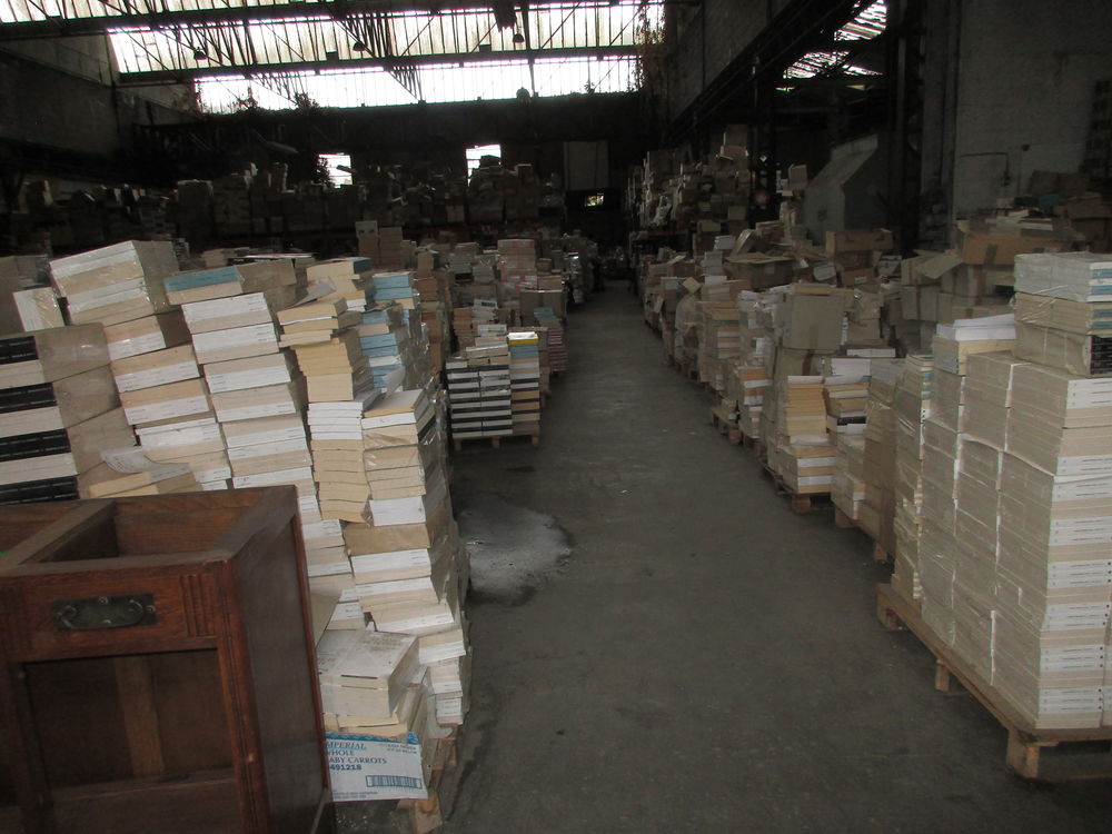 Important stock de livres neufs &agrave; brader Livres et BD
