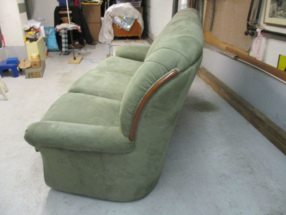 un canape avec un fauteuil super etat Meubles