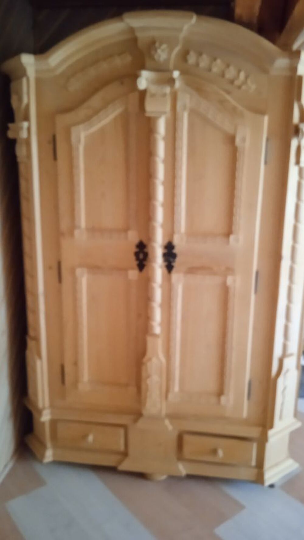 JOLI ARMOIRE EN PIN MASSIF Meubles
