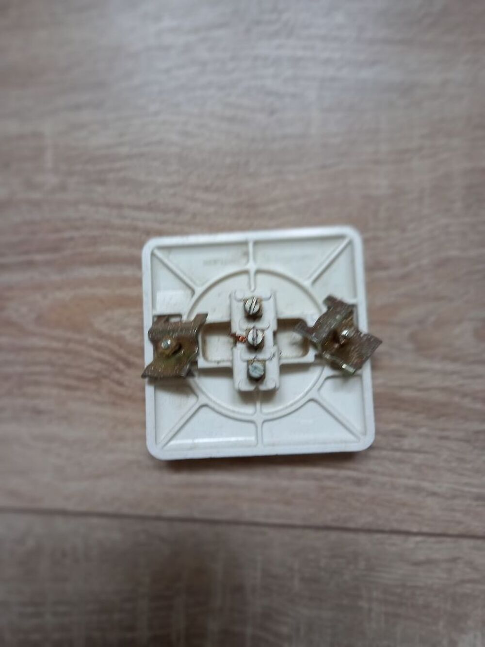 Un Interrupteur Neptune marque Legrand Bricolage