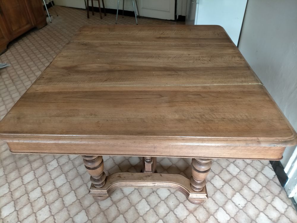 TABLE ANCIENNE Meubles