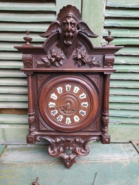 Ancienne Pendule en Bois Dcor Style Renaissance. 0 Loches (37)