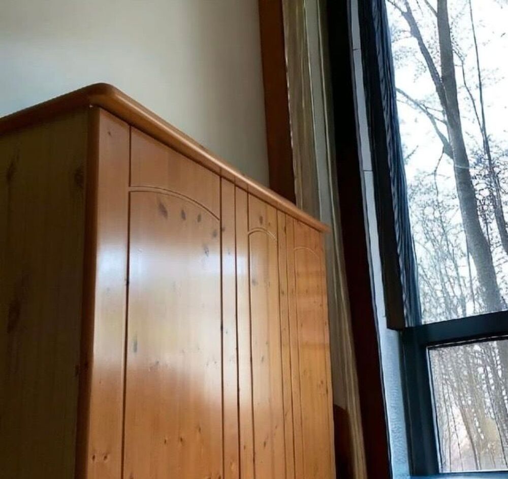 Armoire en Pin Massif avec Poign&eacute;es Meubles