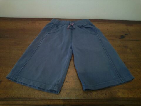 Short de sport bleu OKA�DI 7 ans - TBE 5 Reims (51)