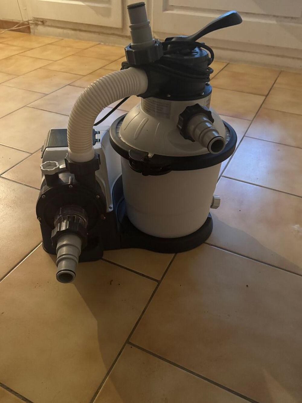 Pompes de piscine intex servi un &eacute;t&eacute; quasiment neuf Jardin