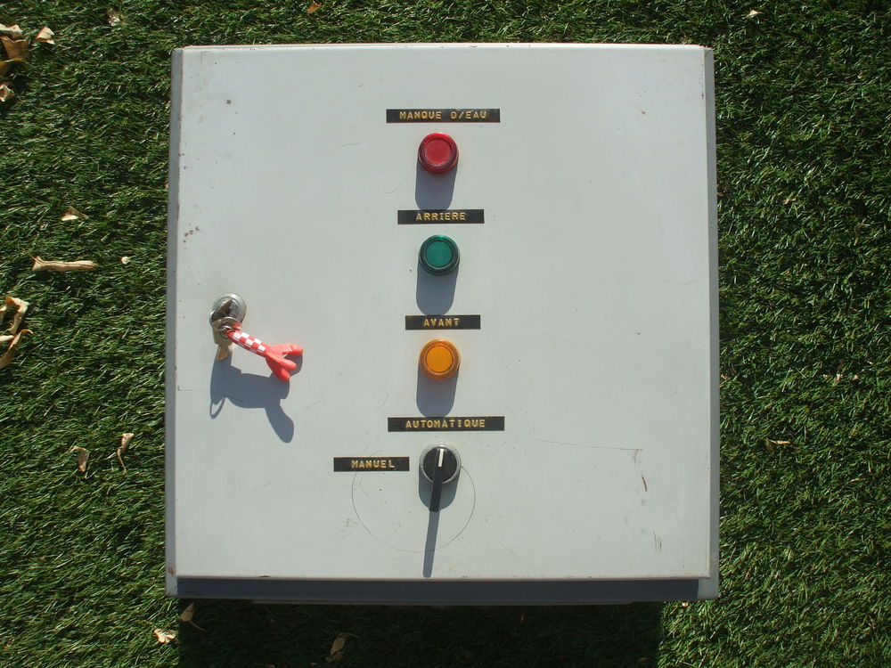 ARMOIRE &Eacute;LECTRIQUE DE POMPAGE D'EAU DE JARDIN Jardin