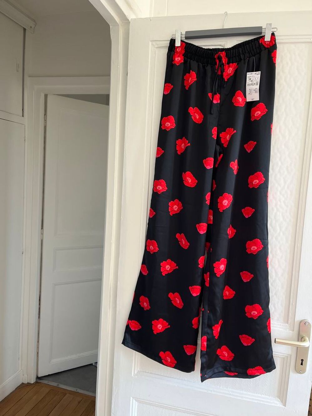 tr&egrave;s joli ? pantalon fluide l&eacute;ger motifs roses ? neuf avec &eacute;tiquette ? Vêtements