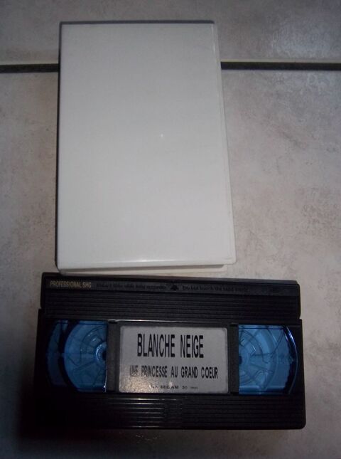 Vhs Blanche Neige une princesse au grand coeur 1 Colombier-Fontaine (25)