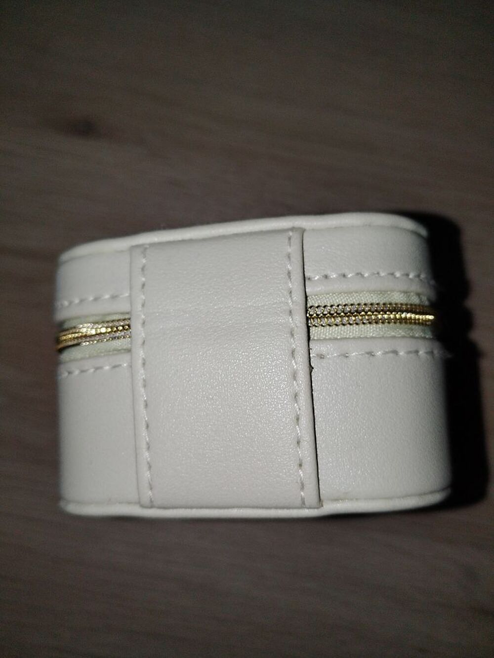 Petite bo&icirc;te &agrave; bijoux
Bijoux et montres