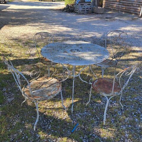 trs beau salon de jardin fer forg ancien Anne 40.50 280 La Farlde (83)