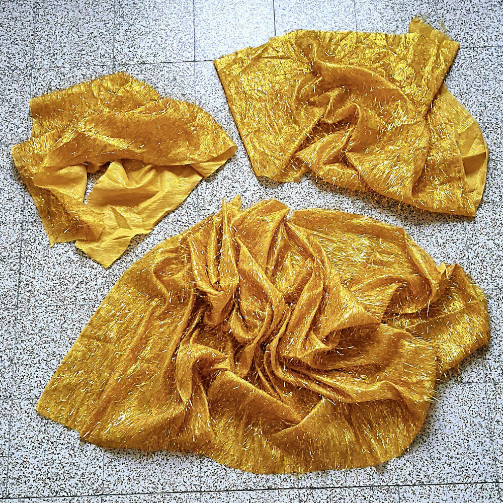 3 chutes de tissu dor&eacute; &agrave; frange Décoration
