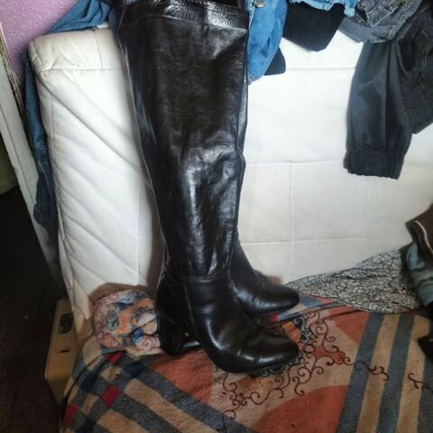 Bottes cuir véritable Italie pointure 39 très bon état Cachan (94)