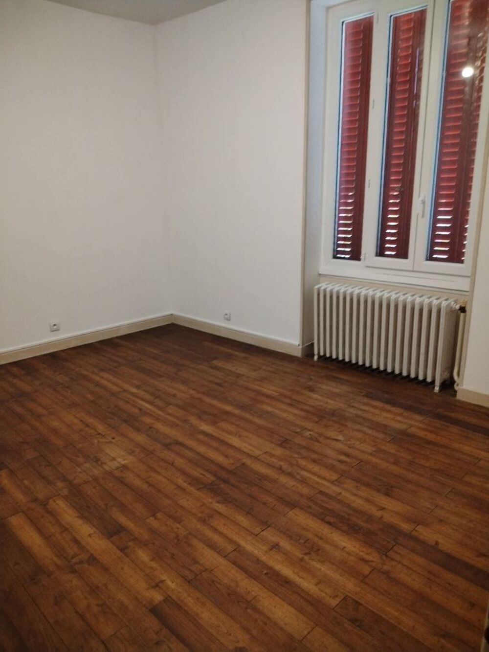 Location Maison grande maison centre ville de Champdeniers, environ 160m2 h, Champdeniers-saint-denis