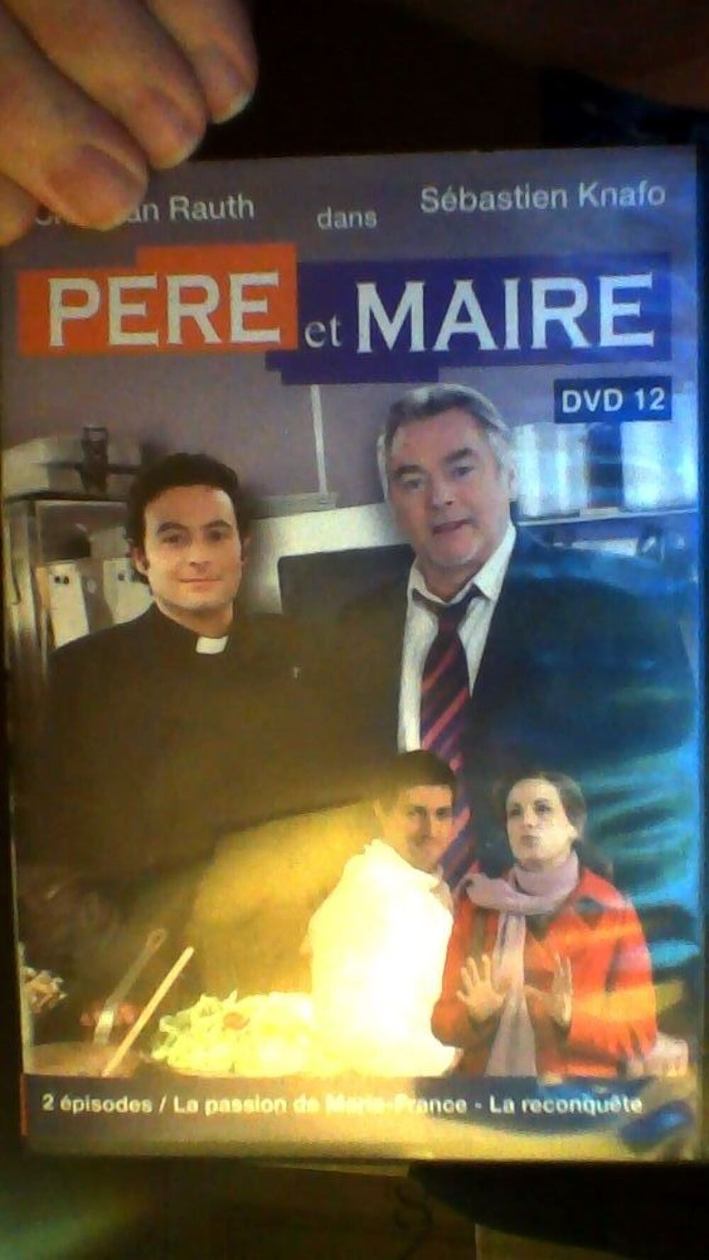 bonjour , *JE CHERCHE * des DVD DE PERE ET MAIRE 9.10.11.12* DVD et blu-ray