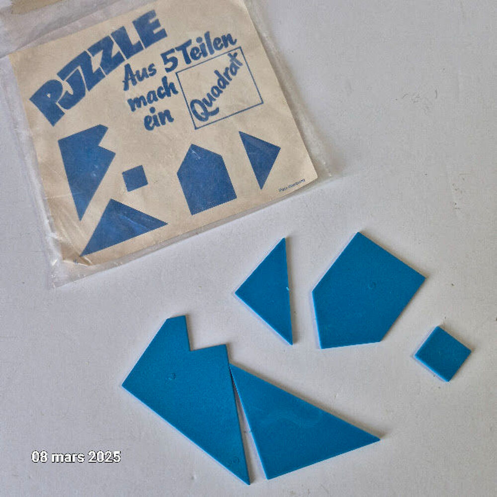 Jeu Puzzle 5 pi&egrave;ces pour reconstruire un carr&eacute;, solide et si Jeux / jouets