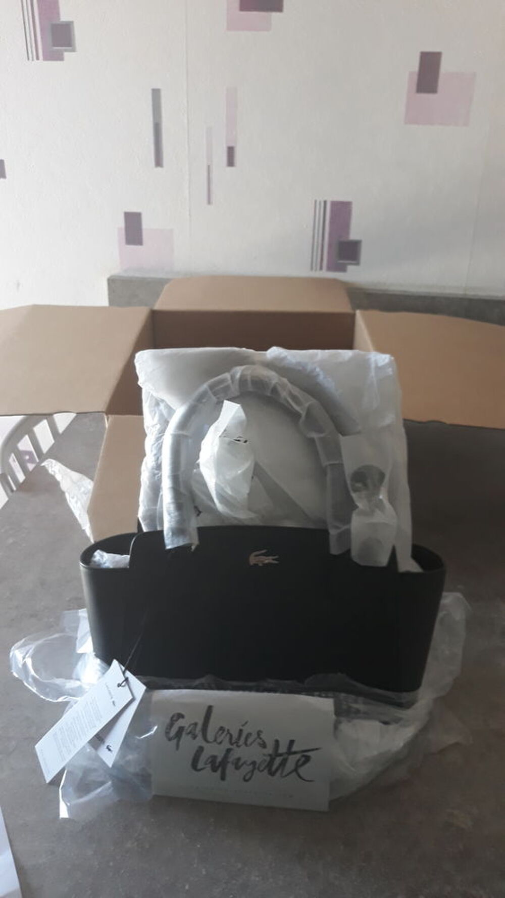 Sac de luxe noir grain&eacute; marque Lacoste neuf Maroquinerie