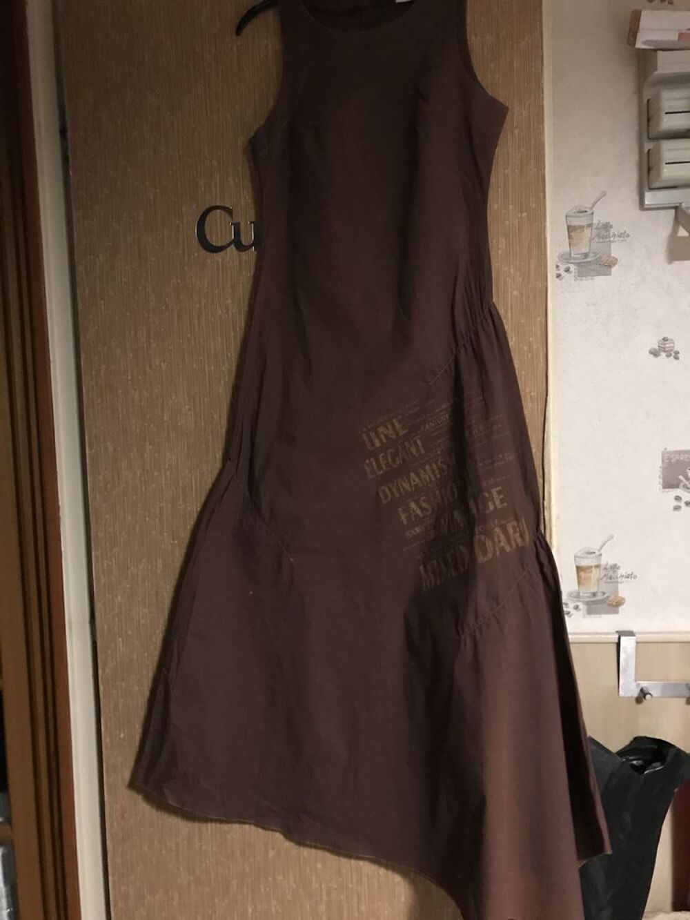 ROBE LONGUE MARRON inscription CHATAIGNE T. 38/40 Vêtements